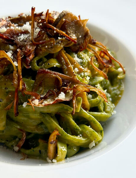 Strettine verdi all'uovo, gricia di carciofi
