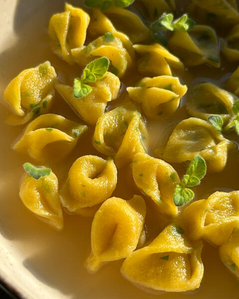 Sorpresine all'uovo con sfoglia al prezzemolo